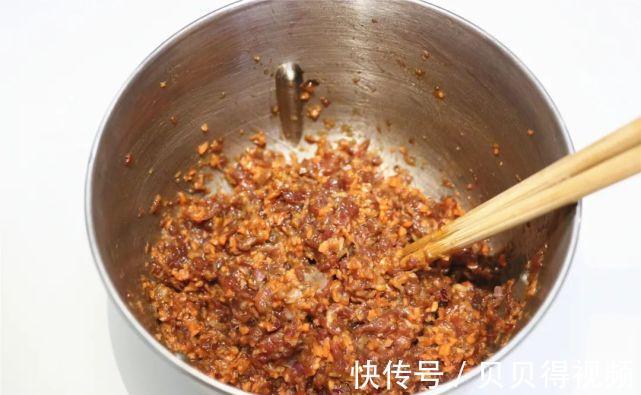 牛肉别总炖着吃了,试试这个做法,咬一口爆汁,早餐吃不错