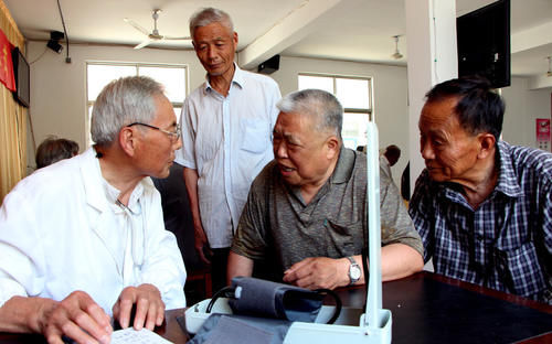 收缩压和舒张压升高是怎么回事？哪个危害更大？医生告诉您实情