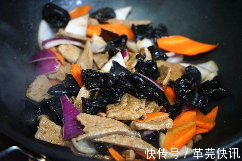 吃起来|这猪肝只要烹饪的方式对了,吃起来一点也不腥,还很入味