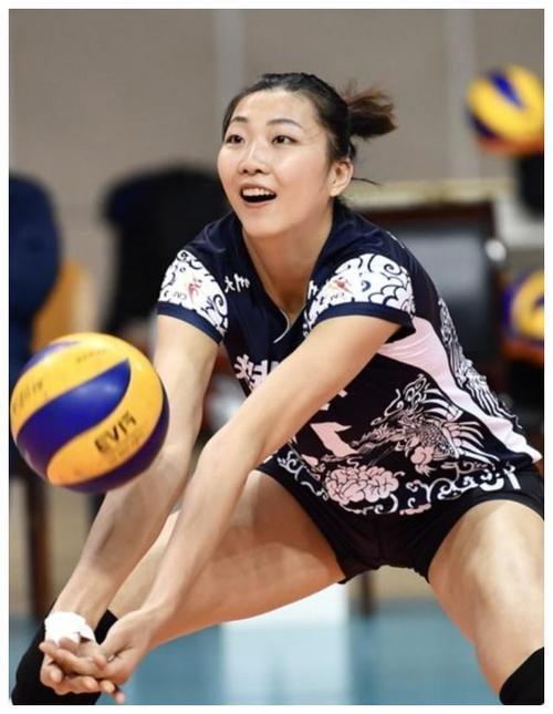 上海女排|女排新动态,2米高塔袁心玥,或将退出联赛比赛,专心读书学习?
