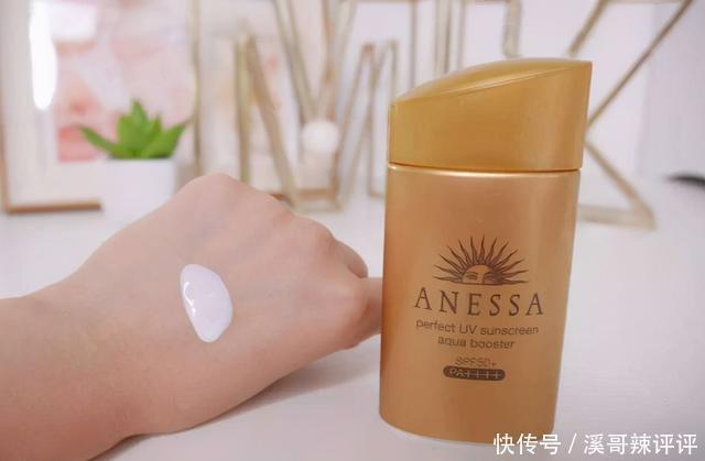 Angelababy晒化妆台Dior粉底有12瓶，爱用安耐晒