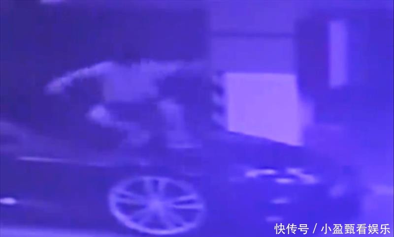 豪车|熊孩子踩坏百万豪车引擎盖，车主索赔被痛斥：你和孩子一般见识？