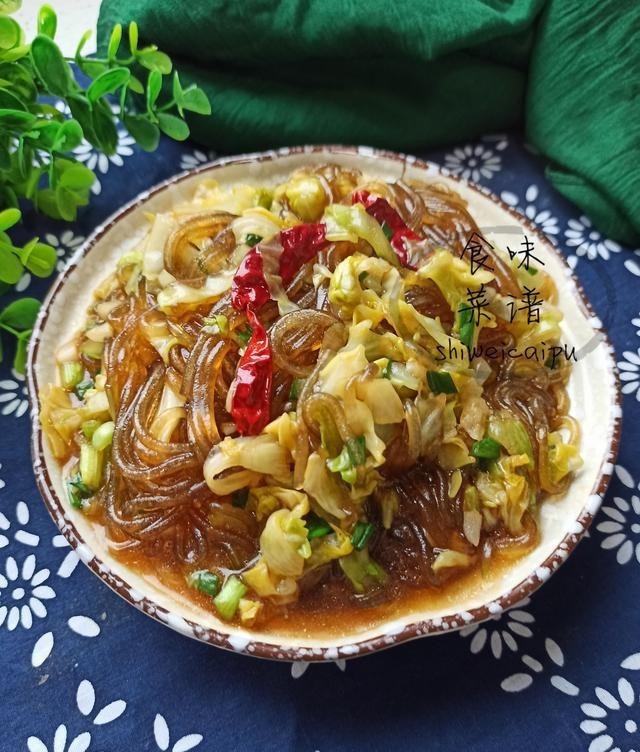 包菜炒粉条,很多人第一步就错了,大厨教你一招,营养下饭不起坨