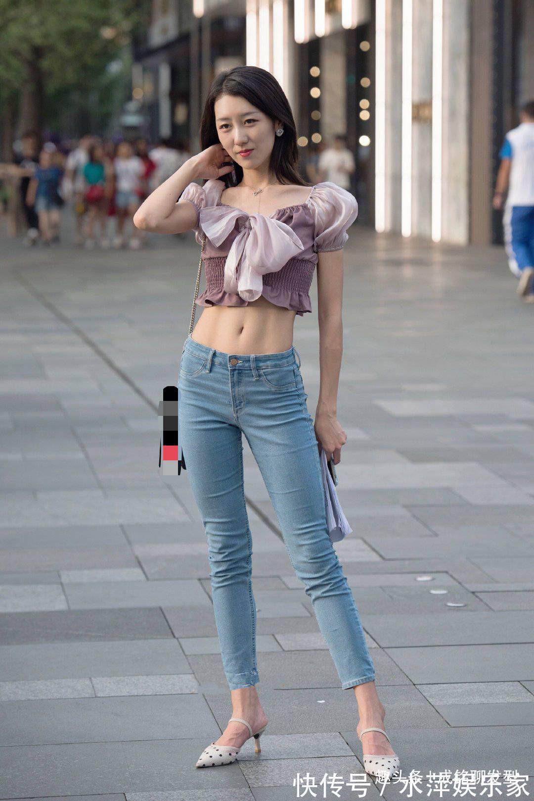 小姐姐 人手一件的牛仔裤这样穿,减龄瘦身又显身材,无抗拒力的时尚单品