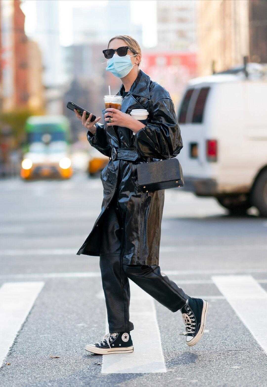 被“张钧甯”气质惊艳!穿黑色大衣搭配牛仔裤走机场,美出新高度