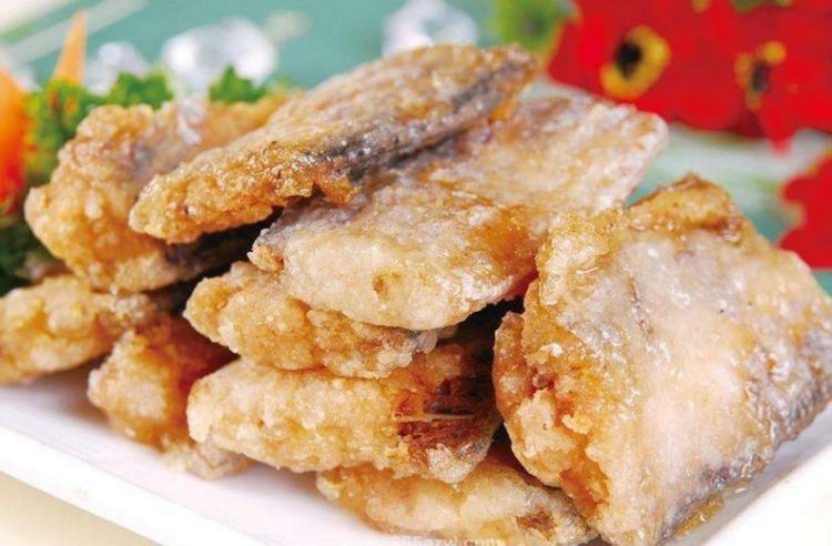 炸带鱼，用面粉还是用淀粉？全错，大厨用它，金黄酥脆外焦里嫩