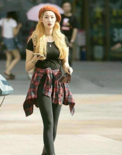 街拍:大衣搭配腰带,提高腰线,穿出完美比例