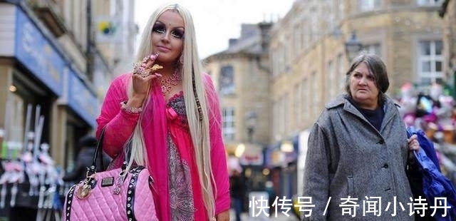 芭比娃娃|女子迷恋芭比娃娃，不惜花费巨资整容10余次，每天贴14对假睫毛