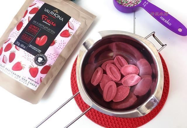 家有剩余的巧克力吗给孩子做个漂亮的巧克力奶球吧,简单好吃