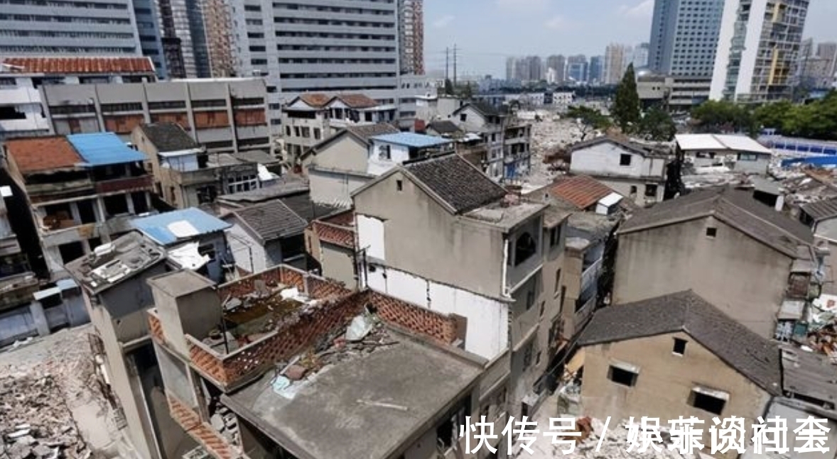 老百姓|拆迁停止后好消息传来,有老房子的反而赚到了,国家也用心良苦了