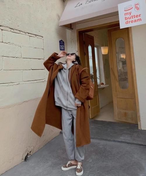  很美|入冬必备的焦糖色大衣，学会这8种搭配方法，很美又气质！