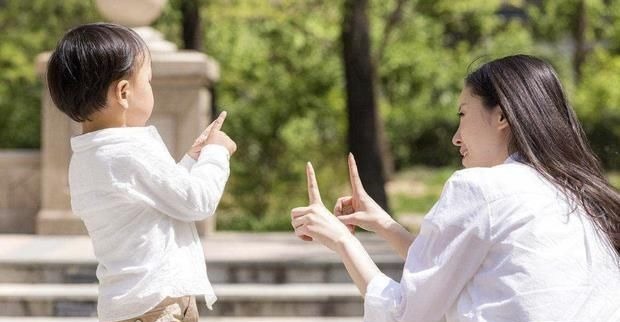 母乳亲|用奶瓶喂和母乳亲喂有什么不同?看过区别,答案显而易见