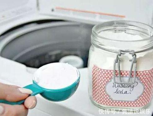 枕头发黄变脏别急着扔!往清水里加点它,枕头洗得像新买的一样