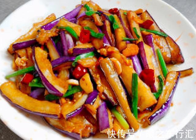 茄子|炒茄子，茄子先下锅炒就不错了！教你个新做法，茄子不吸油不发黑