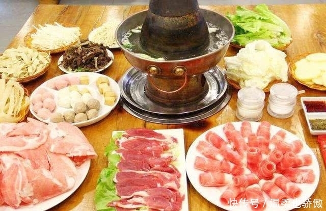 北方人吃南方的火锅，盘点南方火锅中的菜品!第六名是最重口味!