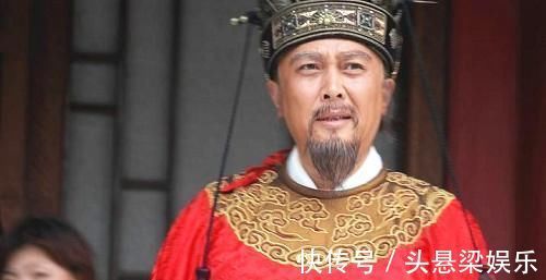 张居正&千古绝对!上联:“自大者只差一点即成臭”, 下联成鲜明对比