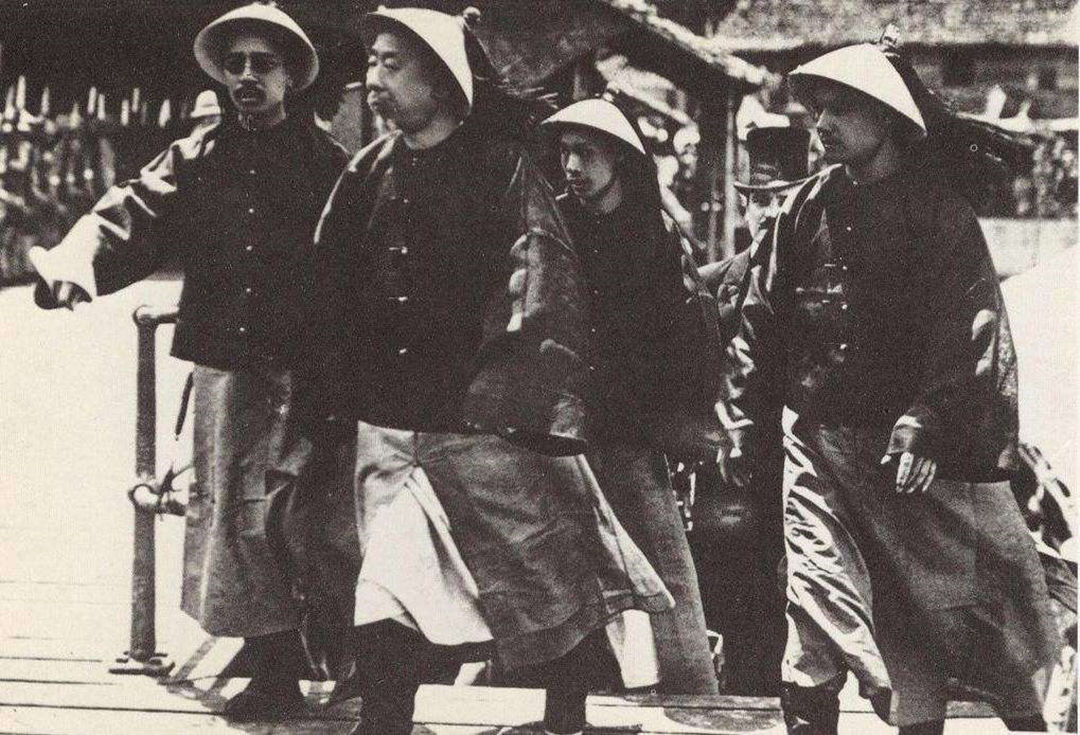 一字之差|大清士兵衣服上的“兵”和“勇”，只有一字之差，地位却天壤之别