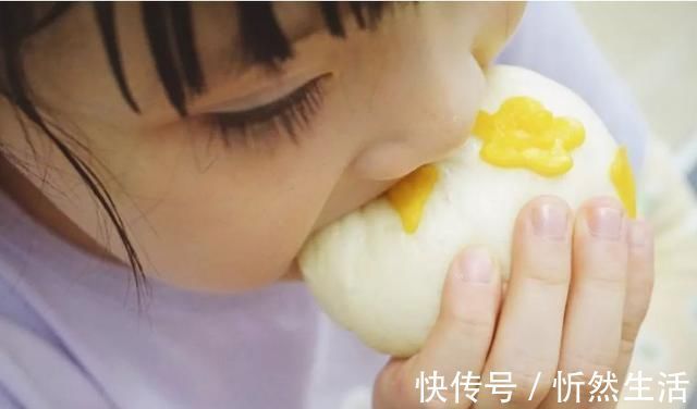 巨可爱的猪猪奶黄包,馅多超满足,闺女点100个赞