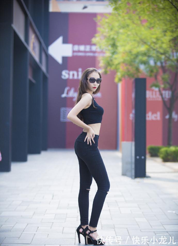 打底裤 紧身裤小姐姐完美身材,逛街时男友居然没来陪