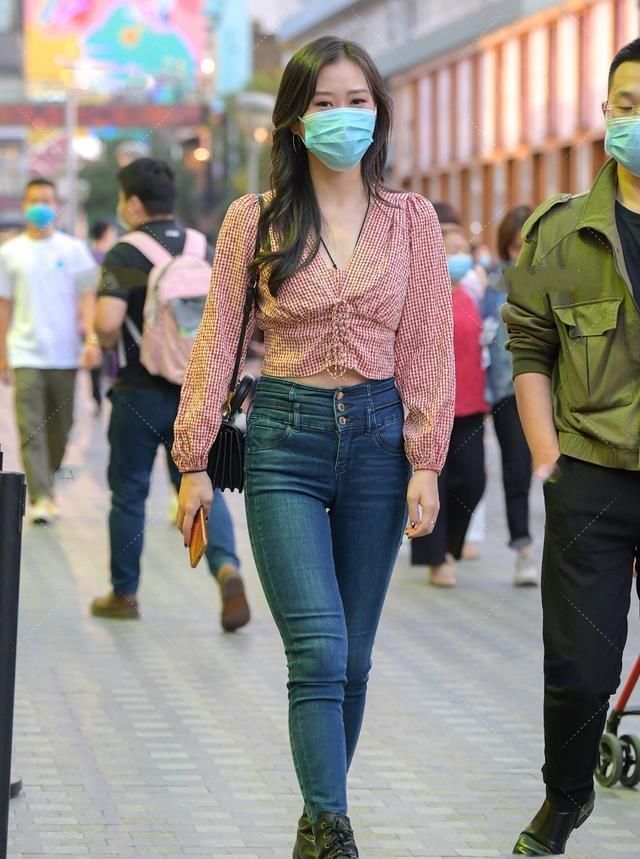 设计风格独特的瑜伽裤，让体型偏瘦的你圆润一些，微胖穿也很美