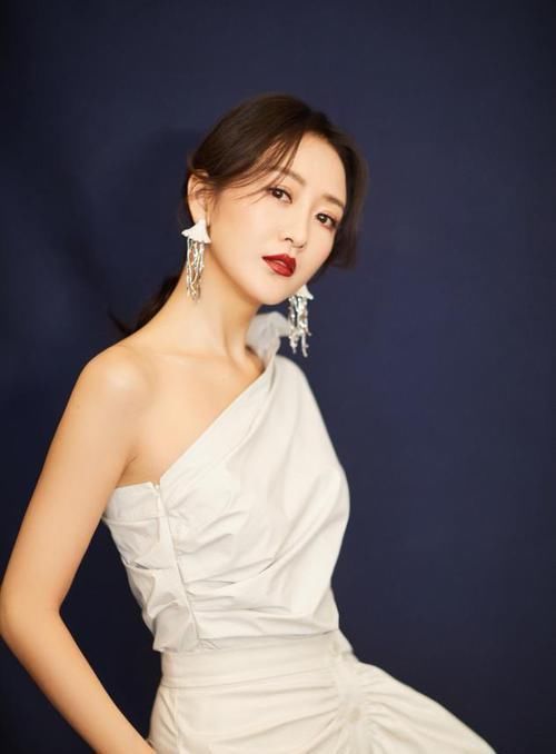 发型|你适不适合有“刘海”?看这3点就对了,留错显老还没气质