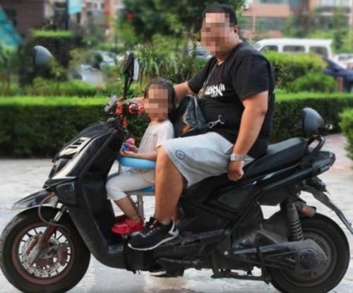 电动车又一新规出台,这次是儿童座椅,车主咋带孩子出门