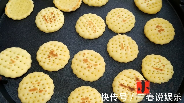 在家也可以自己做饼干，不加水，不用烤箱，香甜酥脆，营养又健康