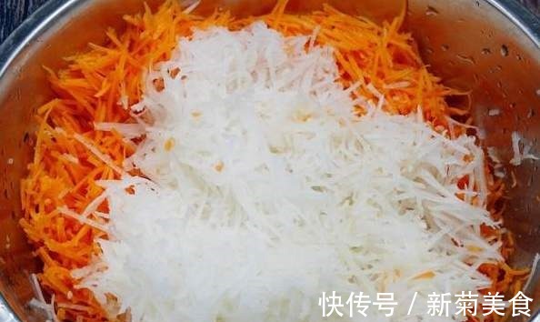 金黄|炸萝卜丸子，面粉淀粉都不用，多放这2样，金黄酥脆，凉了也不硬