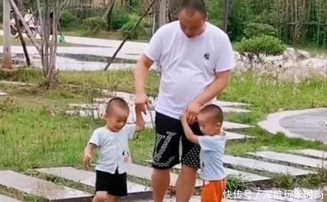 回家|爸爸带双胞胎儿子出去玩,快天黑了都没回家,妈妈找到后哭笑不得