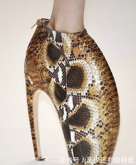 奇葩|穿这样的高跟鞋走在街上确定不会被认成奇葩,外国女星竟然天天穿