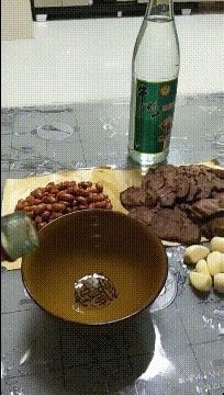 |搞笑GIF:怎么不知道这是啥,但勾起了我生命最初争斗的场景