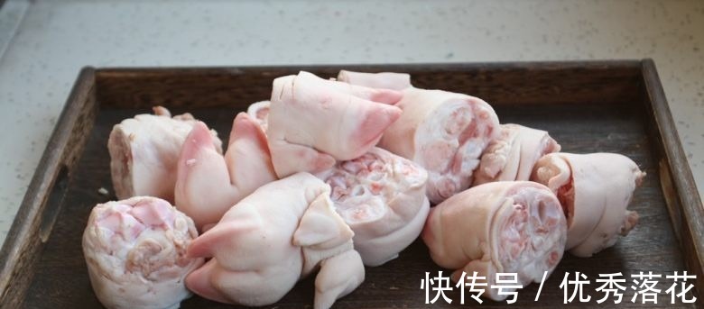 猪手|黄豆炖猪手,满满的胶原蛋白,鲜嫩软烂,吃着太过瘾了!