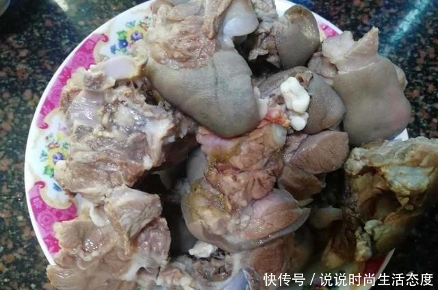 补冬少不了羊肉,羊肉做得好,有两样调料少不了