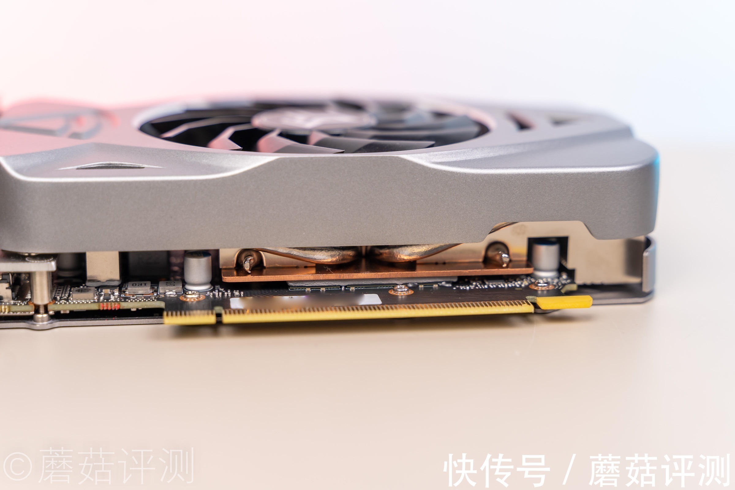 机箱|体积小巧，外形精致、影驰RTX3060金属大师Mini显卡 评测