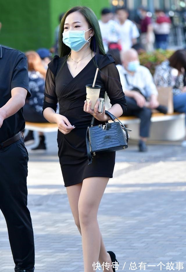 包臀裙 清新活泼的包臀裙装扮不乏气质感,匹配姑娘俏丽身姿,低调洋气!