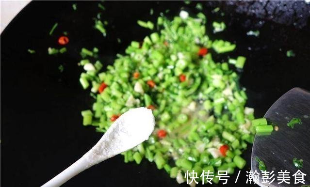 这快手菜,清新爽口,上桌秒光,常吃补脑记忆好,多给肠胃洗洗澡