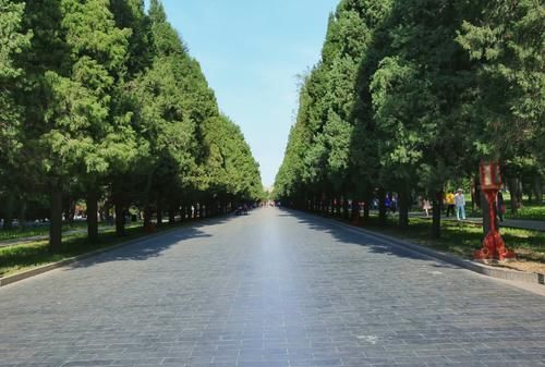 世界上最大的坛庙建筑群,相当于4个故宫,以“祭天文化”著称