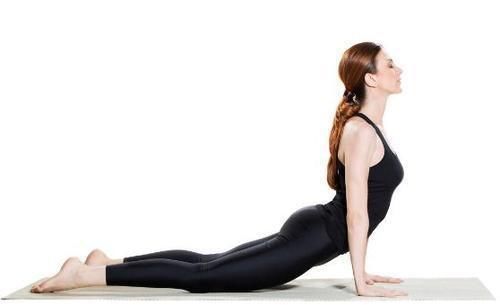 垫面|她坚持瑜伽5年，收获超美微胖身材，get4个动作，练同款身材