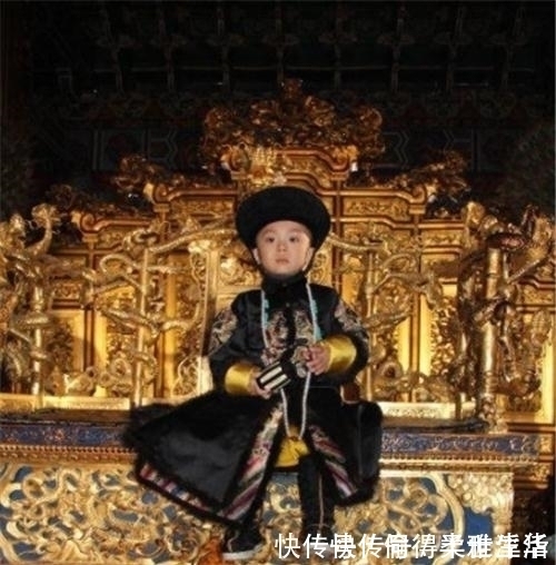 曹嵩|调皮孩子贪玩爬上龙椅,皇帝:好玩吗?孩子机智答6字,顺利登基