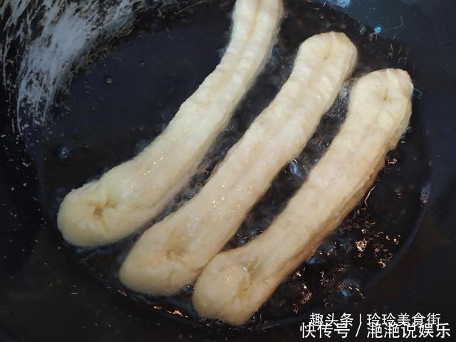 油条|炸油条一定要泡打粉教你油条家庭做法,没有泡打粉也蓬松酥脆