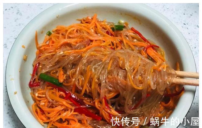 粉条|天气热了,胡萝卜加粉条这样做,我家一周吃5次,解腻还解馋