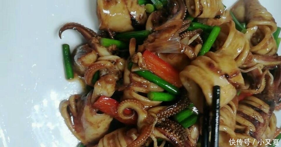 冬天最馋蒜臺,我隔3差5做一次,搭配此物鲜美开胃,杀菌防感冒