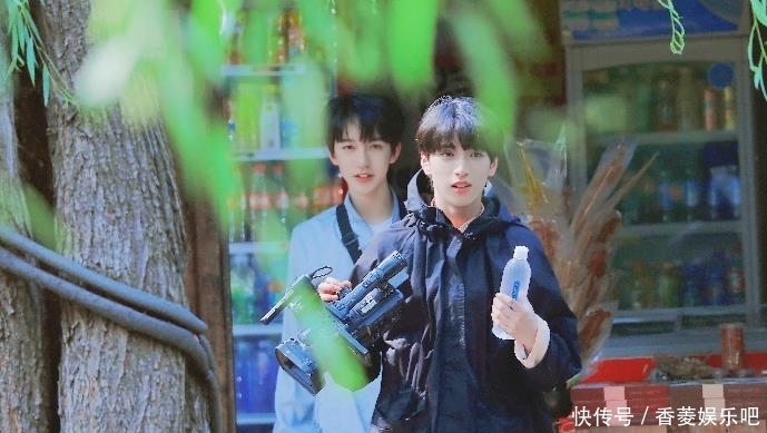 油纸伞 这次《快本》一定要追,嘉宾生图让人看愣,几大男神也纷纷加入