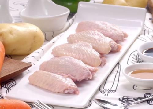 鸡翅这样做太好吃，焦香无骨，荤素搭配，孩子爱吃的美味家常菜