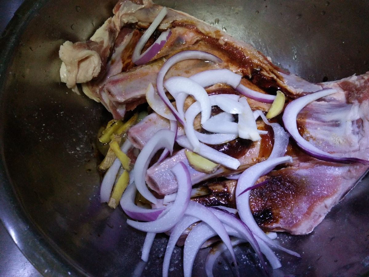 在家做羊肉，可别直接烤，跟我一起做，外焦里嫩