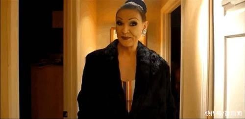 请收下我的膝盖!70岁大爷化妆成美女无人识，让我们情何以堪