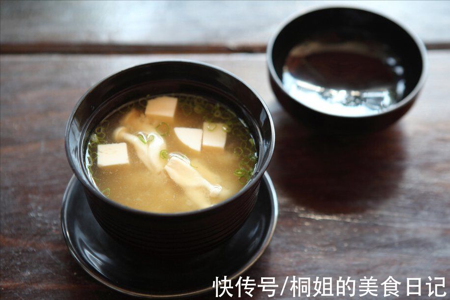 广东人做汤有一手,连豆腐汤都好喝,汤汁浓白,不放鸡精也很鲜