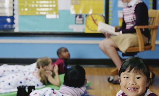 “这位老师，幼儿园里都是孩子，你穿这么少给谁看？”