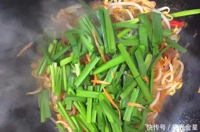 红薯粉条|豆芽炒粉条想要做得好吃,多加一步操作,豆芽鲜脆粉条爽滑太过瘾