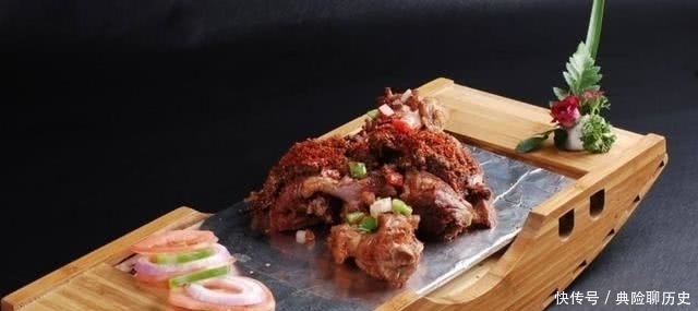 御厨|朱元璋吃饭时,发现碗里有1根头发,御厨急忙摘下帽子:我是光头!